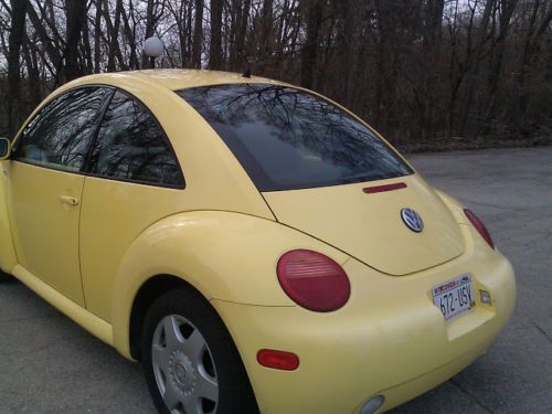 2001 volkswagen beetle yellow