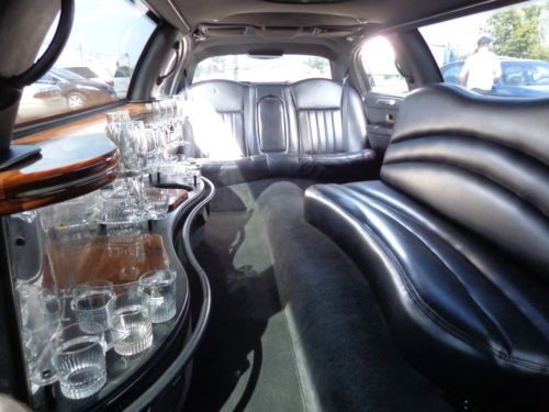 2005 LINCOLN LIMOUSINE RARE FEDERAL 5TH DOOR  WHITE, US $10,000.00, image 4