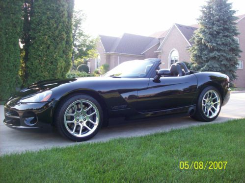 2003 dodge viper srt-10 convertible 2900 miles black/black top new condition