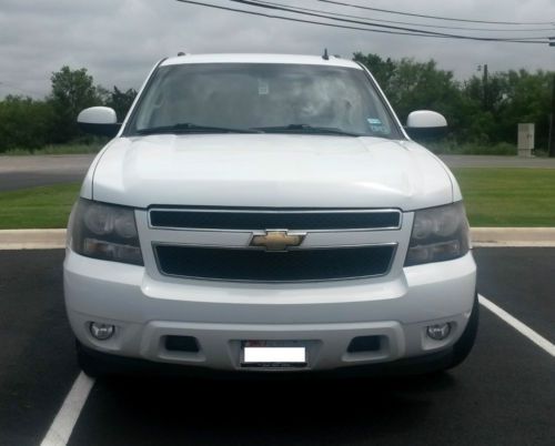 2008 chevy suburban lt, 4x4, white, 3rd row seats, runs great!