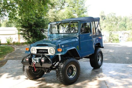 Clean california toyota landcruiser fj40 4x4, sprung over, disc brakes, no rust!