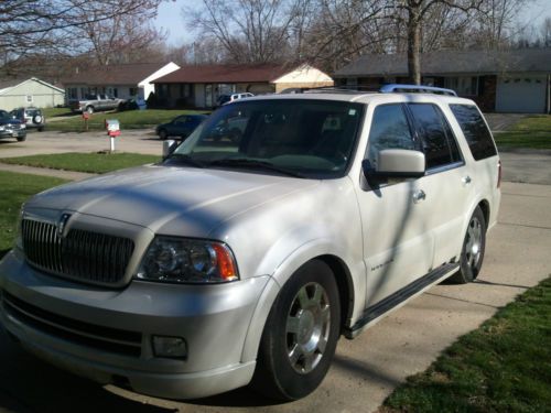 2005 lincoln navigator suv nice clean runs great