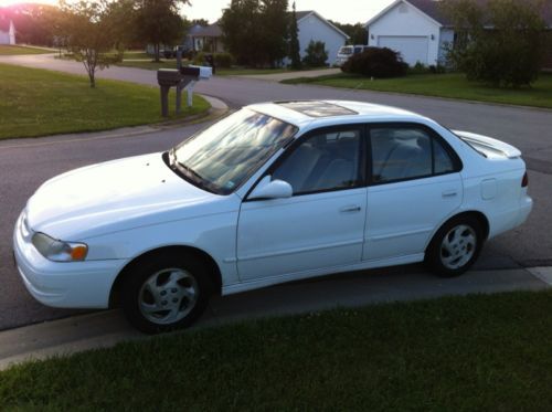 1998 white toyota corolla le 4-door, the perfect new driver&#039;s car