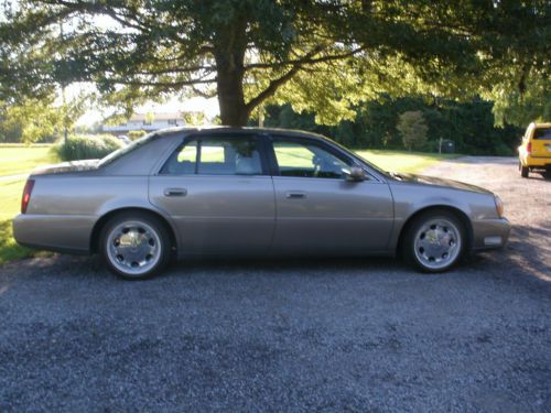 Cadillac deville 2002   dhs  108,926 miles vougue tires  northstar v-8  nice nr!