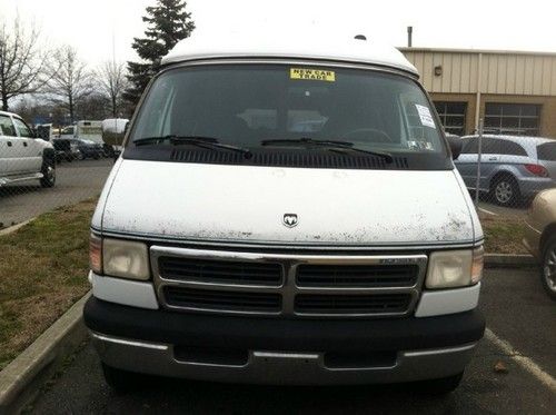 No reserve! conversion van 1997 white lots of room huge inside no reserve!