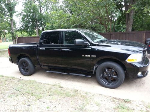 2012 ram 1500 crew cab 4-door 5.7l ..no reserve, highest bidder wins!