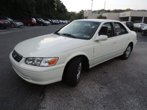 2000 toyota camry le, no reserve, looks and runs great, low miles.