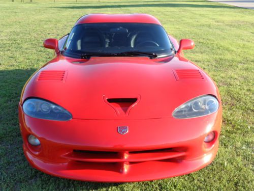 Red viper gts. final year of iconic gen-2 viper; true american supercar.