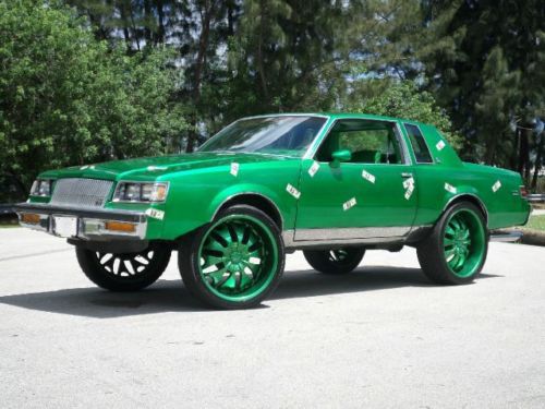 Limited v8 lifted suspension green over green 24&#034; wheels