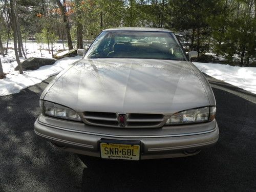 1992 pontiac bonneville se sedan 4-door 3.8l