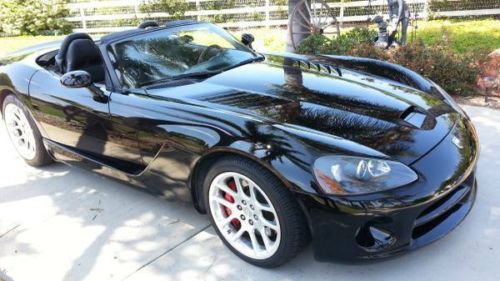 2005 dodge viper srt10