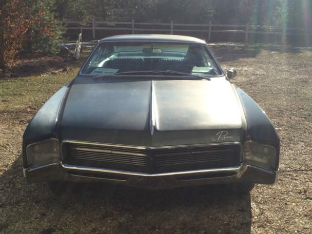 Buick riviera base hardtop 2-door