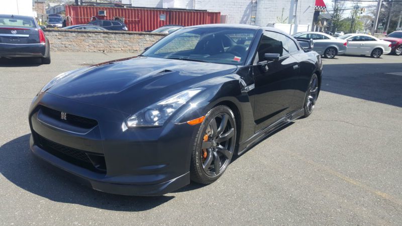 2010 nissan gt-r