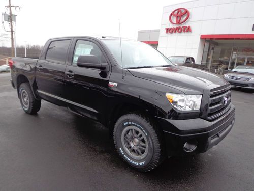 New 2013 tundra crewmax rock warrior 5.7l v8 4x4 rear camera trd black