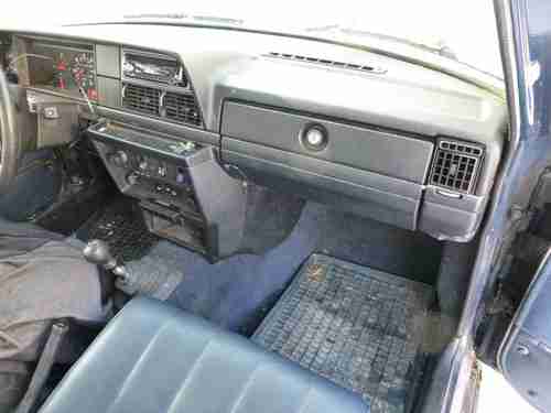 RARE VOLVO 240 WAGON 1992 5 SPEED MANUAL BLUE WELL MAINTAINED NO RESERVE, image 4