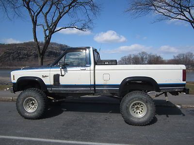 351 windsir v8 c-6 transmission 6" skyjackerlift new tires and brakes must see