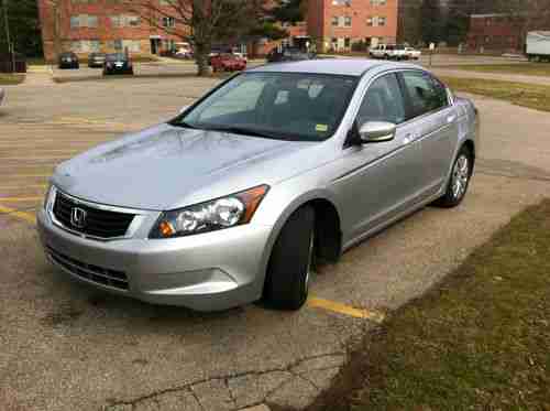 Clean, Beautiful, Silver, 4 door, image 2