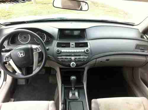 Clean, Beautiful, Silver, 4 door, image 12