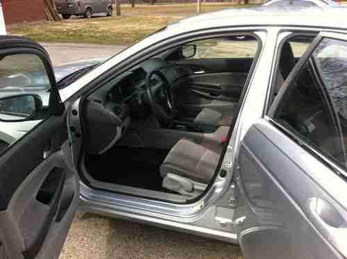 Clean, Beautiful, Silver, 4 door, image 13