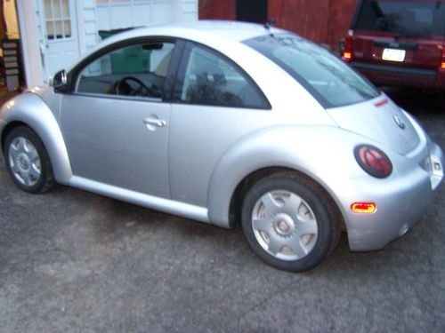 1998 volkswagen beetle base hatchback 2-door 2.0l