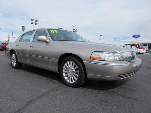 2003 lincoln town car