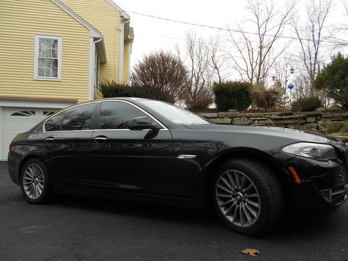 Like new 2011 bmw 535i sedan 4-door 3.0l loaded with all kinds of options