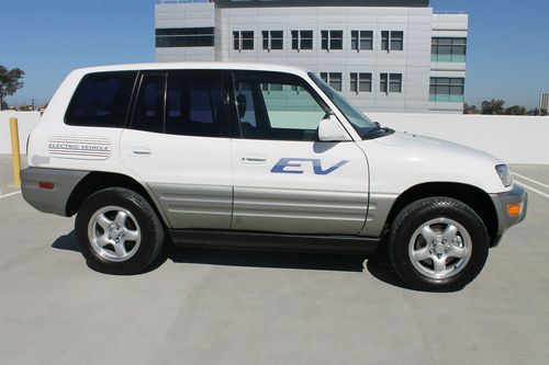 One owner 2002 toyota rav 4 ev electric car includes charger batteries good cnd