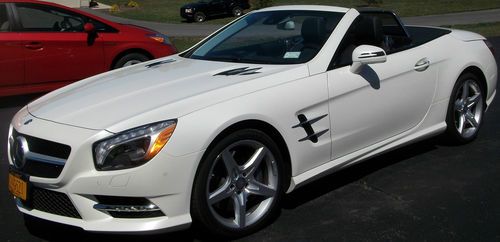 Diamond white exterior, 19' amg 5-spoke wheels, black premuim leather interior