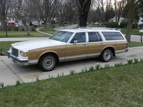 '86 buick electra estate wagon white w/ woodgrain