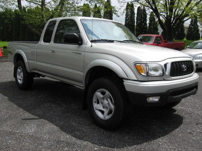 2002 toyota tacoma sr5 ext cab 4x4 auto, trd off road...no reserve!!!