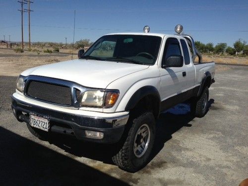 2003 toyota tacoma ext. cab sr5 4x4, 5 speed, dump bed, new tires, rhino lined!!