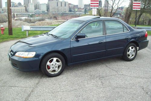 1999 Honda Accord EX Sedan 4-Door 2.3L 5spd.162k cold A/C near mint condition., image 2