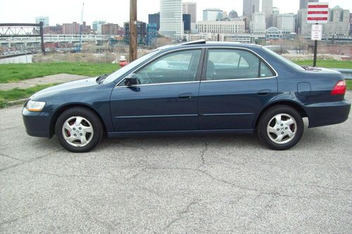 1999 Honda Accord EX Sedan 4-Door 2.3L 5spd.162k cold A/C near mint condition., image 3