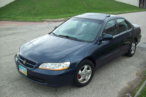 1999 Honda Accord EX Sedan 4-Door 2.3L 5spd.162k cold A/C near mint condition., image 8