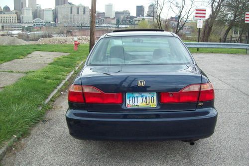 1999 Honda Accord EX Sedan 4-Door 2.3L 5spd.162k cold A/C near mint condition., image 14