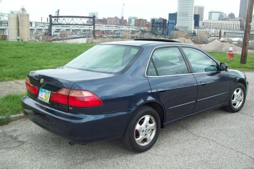 1999 Honda Accord EX Sedan 4-Door 2.3L 5spd.162k cold A/C near mint condition., image 23