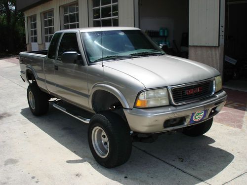 2002 gmc sonoma sl,4x4,no reserve