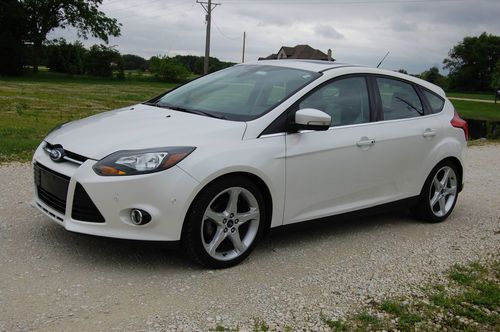 2012 ford focus titanium hatchback 4-door 2.0l