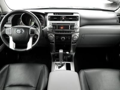 SR5 SUV 4.0L Leather Sunroof CD Premium Package 8 Speakers toyota 4x4, image 12