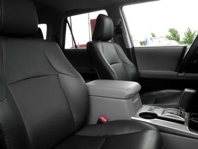 SR5 SUV 4.0L Leather Sunroof CD Premium Package 8 Speakers toyota 4x4, image 14