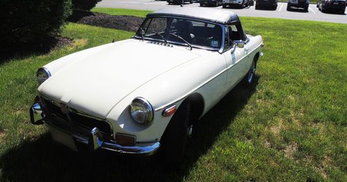 1973 mgb with chrome bumpers excellent body &amp; mechanical condition - new paint