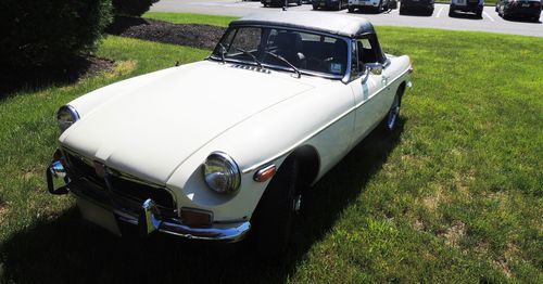 1973 mgb with chrome bumpers excellent body &amp; mechanical condition - new paint