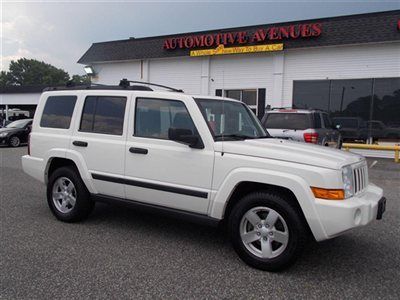 2006 jeep commander 4wd  3rd row seating clean car fax best price!