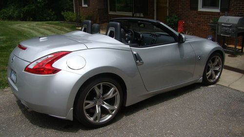 2010 nissan 370z manual convertible roadster ~ low miles, beauty &amp; fun to drive