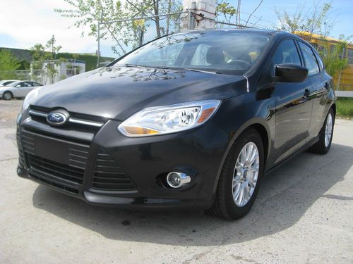 2012 ford focus se hatchback 4-door 2.0l, 24k miles - no reserve