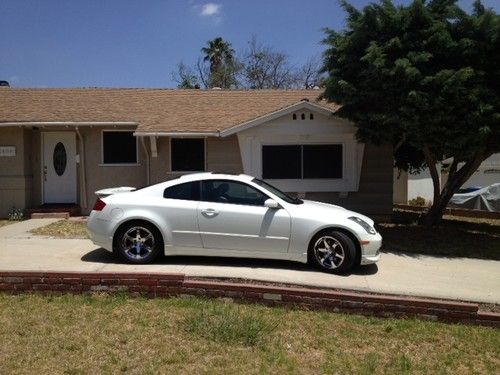 Coupe, white on black, auto transmission