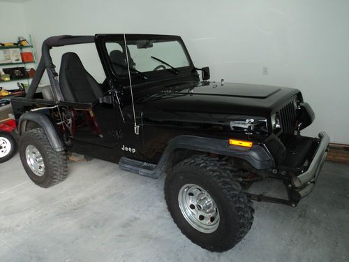 1990 black jeep wrangler 6 cyl., manual transmission, fuel injection