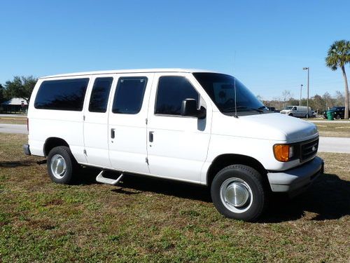 2004 ford e-350 passenger van loaded with only 22,231 one owner miles!