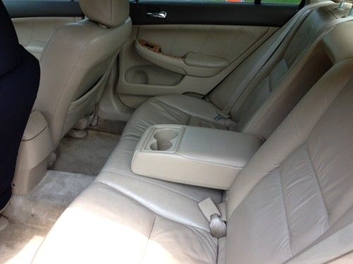 2003 Honda Accord EX Sedan 4-Door 3.0L, image 2