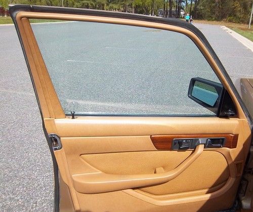 1985 Mercedes-Benz 380SE Base Sedan 4-Door 3.8L, image 8